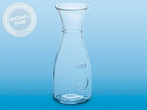 Nach der Bildretusche: Produkte aus Glas freistellen: Glaskaraffe mit Schatten