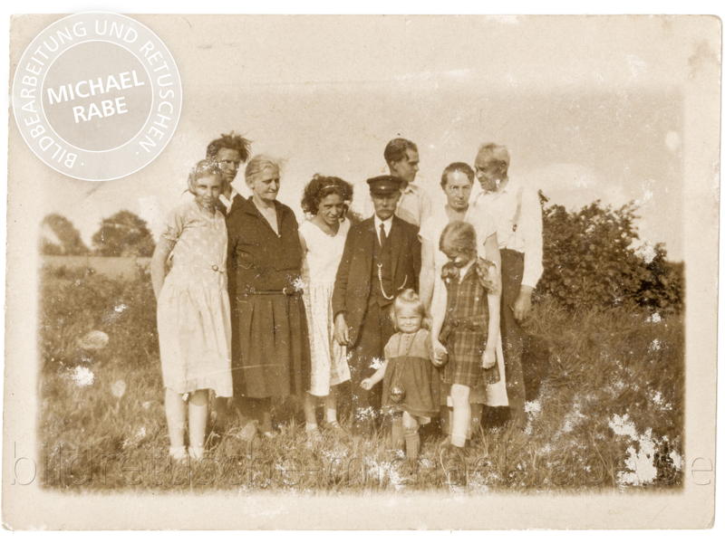 Vor der Bildretusche: Digitale Restaurierung eines historischen Familienfotos aus den 30er Jahren