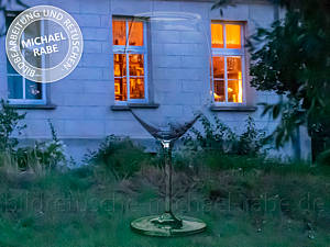 Nach der Bildbearbeitung: Rotweinglas freistellen mit Schatten Nach der Bildbearbeitung: Rotweinglas freistellen mit Schatten