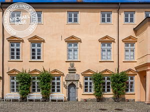 Nach der Bildretusche: Bildretusche Schlossfassade Perspektive korrigieren Nach der Bildretusche: Bildretusche Schlossfassade Perspektive korrigieren