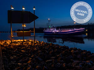 Vor der Fotomontage: Der Nord-Ostsee-Kanal bei Hochdonn. Vor der Fotomontage: Der Nord-Ostsee-Kanal bei Hochdonn.